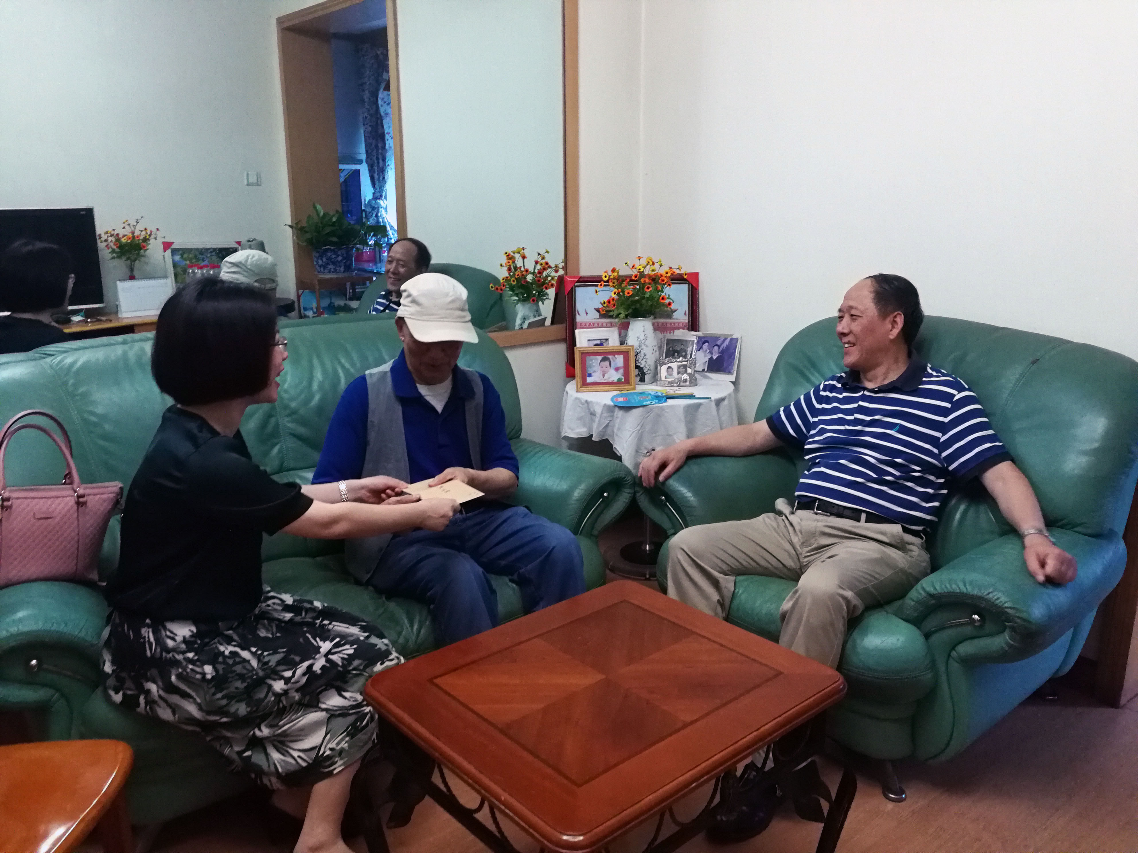 2.慰問何義章.jpg 2.慰問何義章.jpg