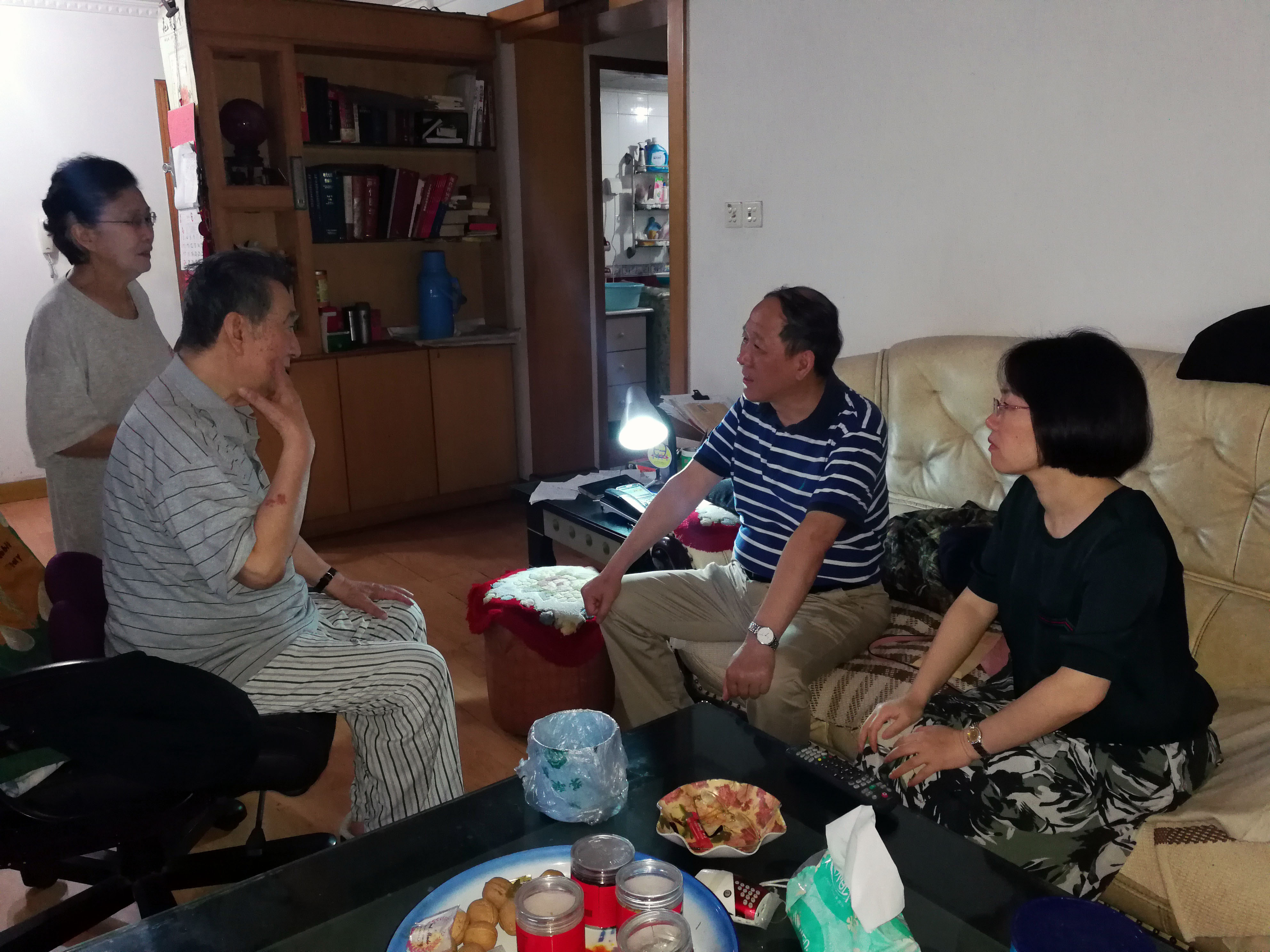 3.慰問熊朝柱.jpg 3.慰問熊朝柱.jpg