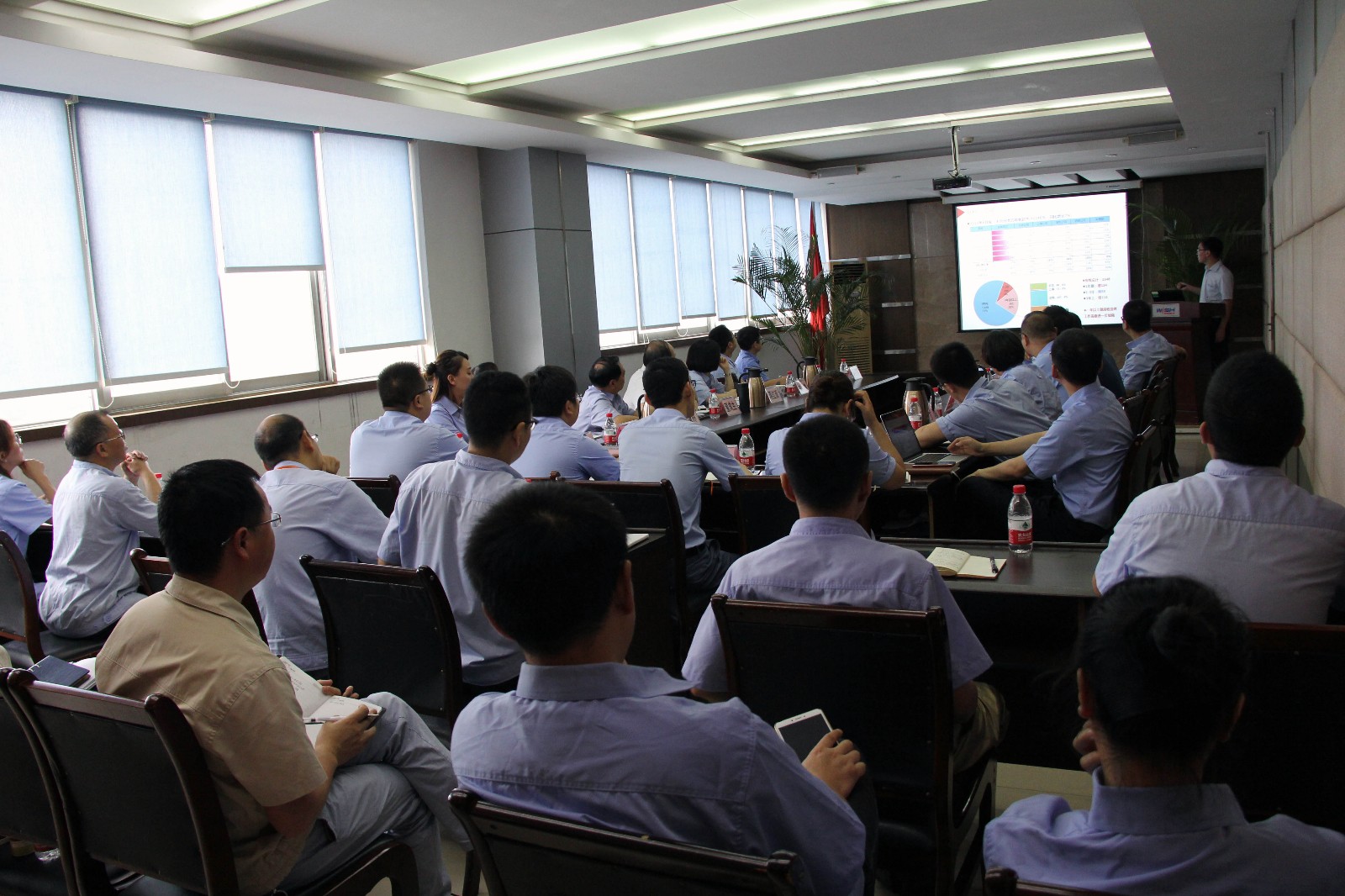 中科科儀半年銷售工作會(huì).JPG