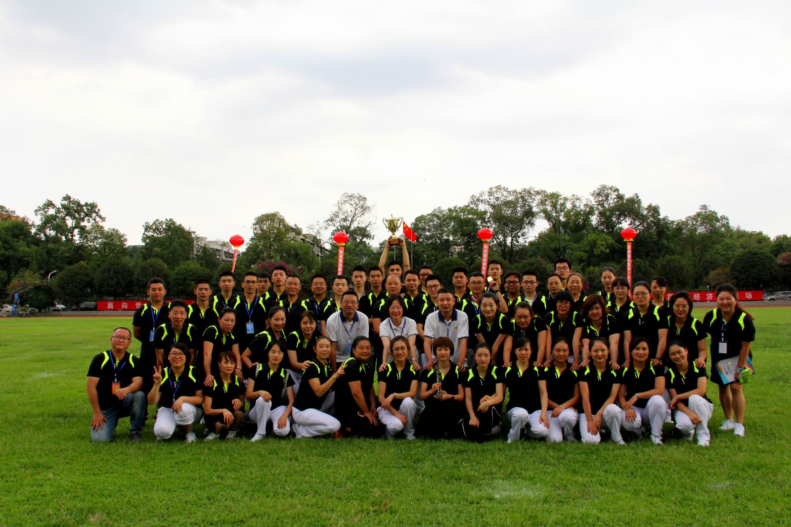 運動員合影.jpg 運動員合影.jpg